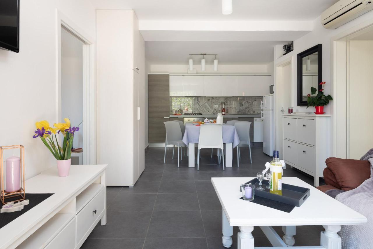 Seaside Apartment Kamelia Mimice Luaran gambar